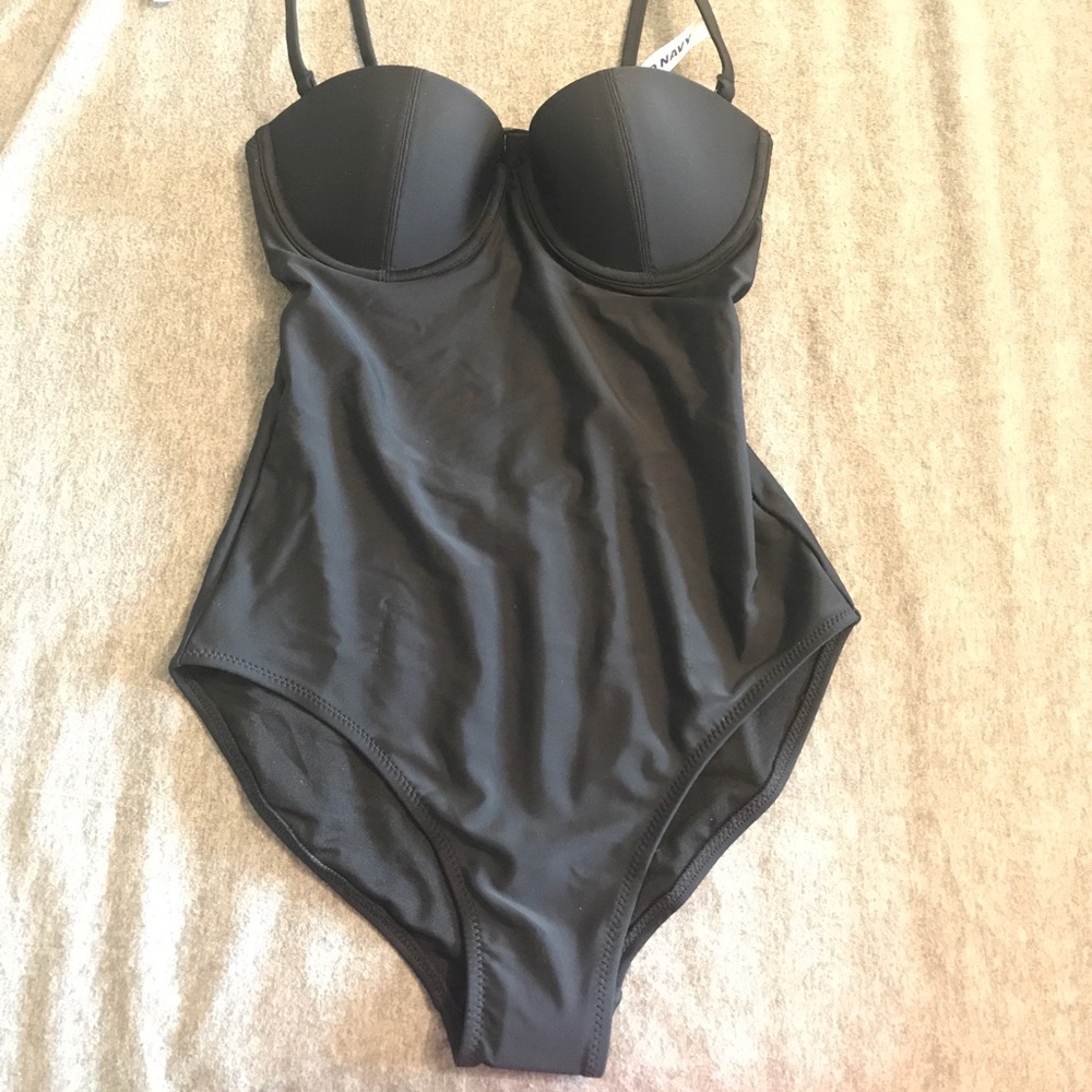 Open back -Old Navy- underwire bathing suit -black